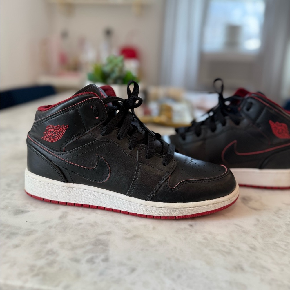 Nike Kids Black and Red Sneakers